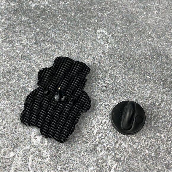 Royal Hello Kitty Enamel Pin/ Brooch Lapel - Picture 4 of 6